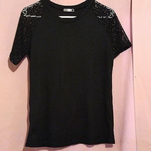 4/$20 Black lace sleeved Dorose tee shirt-S
